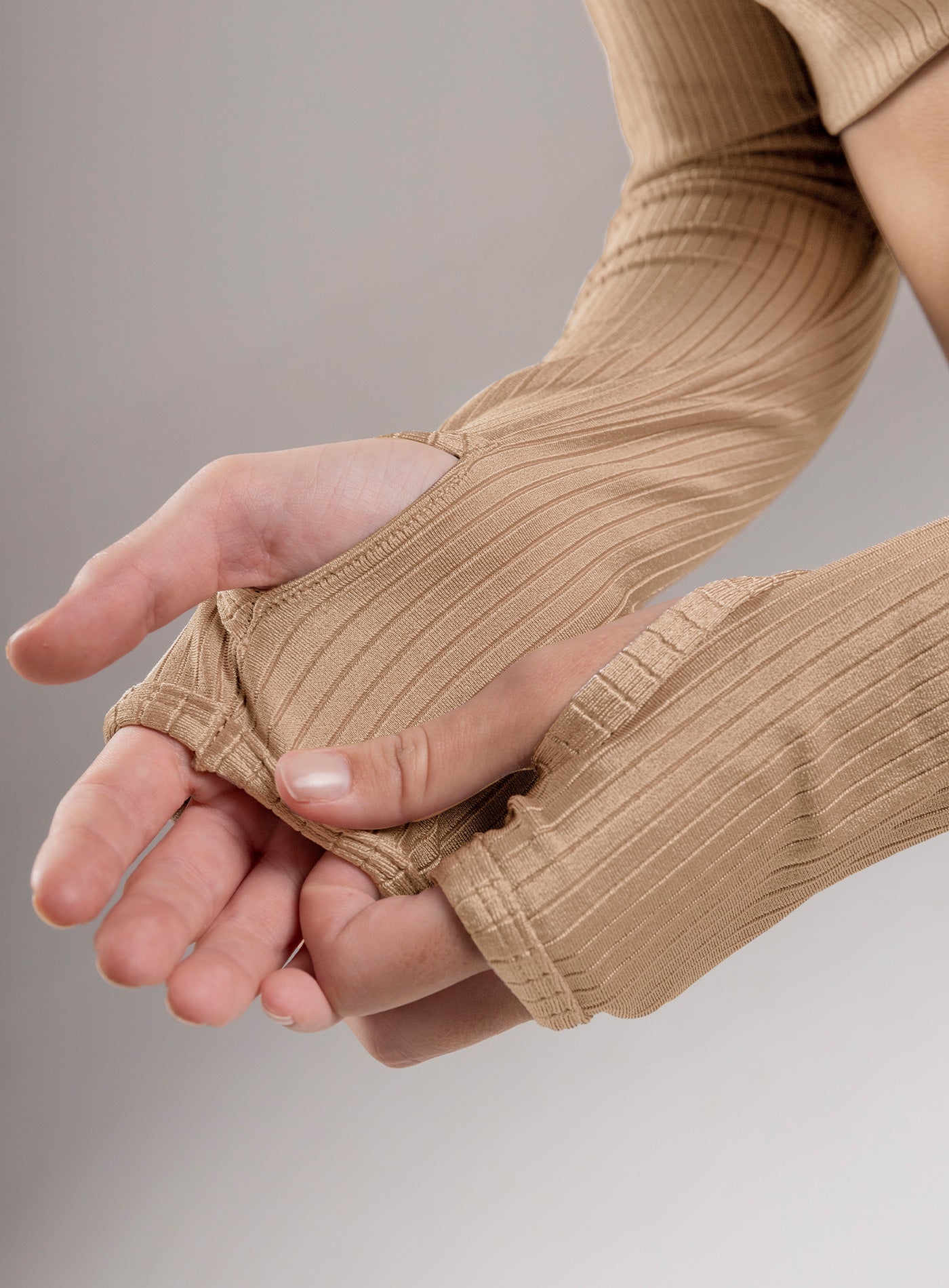 TOP DEPORTIVO CON EFECTO CRUZADO TELA RIB