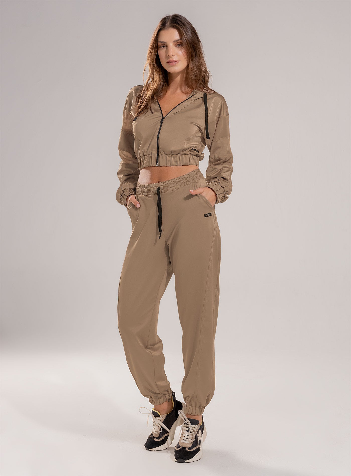 PANTALÓN DEPORTIVO CON SESGOS AÉREOS