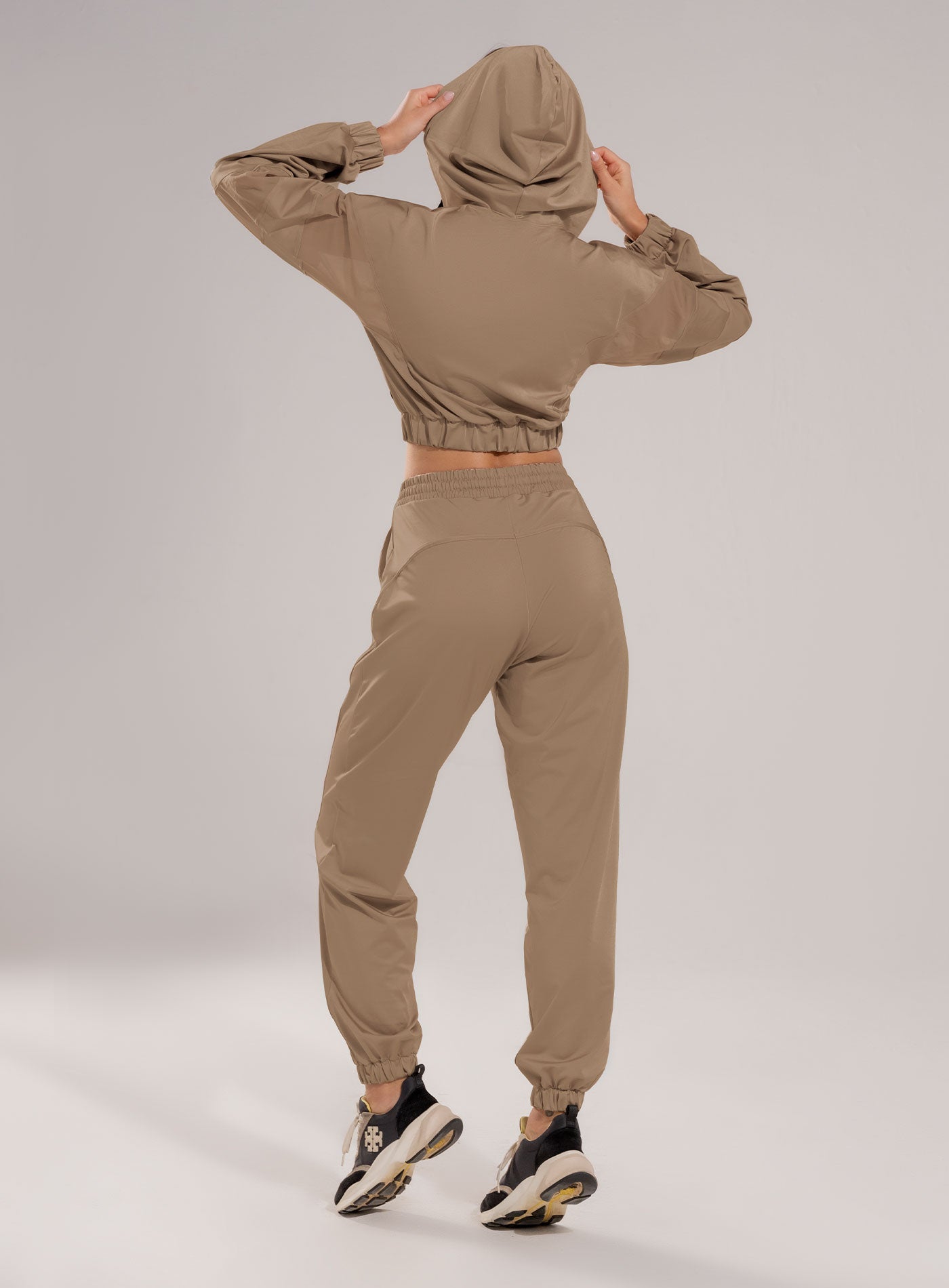 PANTALÓN DEPORTIVO CON SESGOS AÉREOS