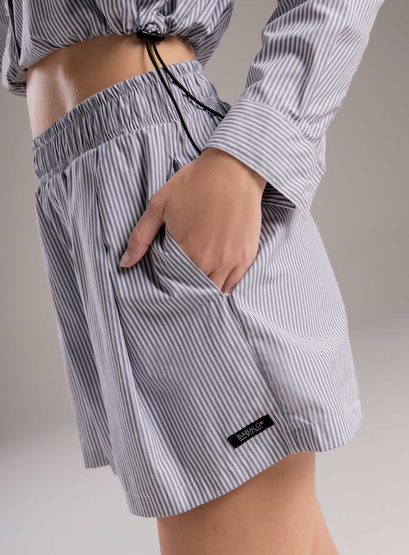 Short casual con cierre invisible