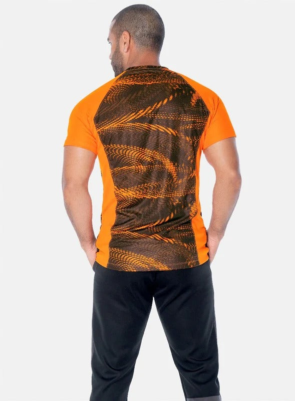 CAMISETA DEPORTIVA SIBLIMADA CON CORTES EN CONTRASTE