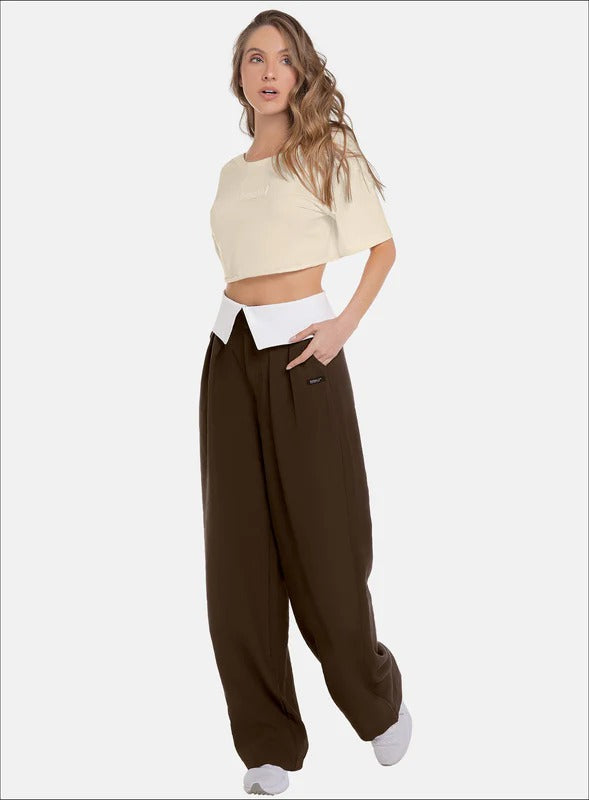 Pantalón casual bota recta con pretina de doblar