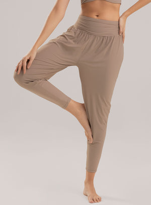 Pantalón deportivo Bombacho color taupe para mujer, marca BABALÚ, referencia 113973, vista frontal. Compra al por mayor en babalu.com.co en COP.