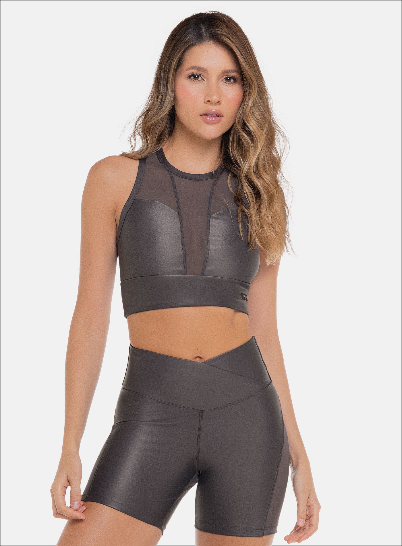 TOP DEPORTIVO CON INSERTOS EN MALLA TELA APARIENCIA CUERO