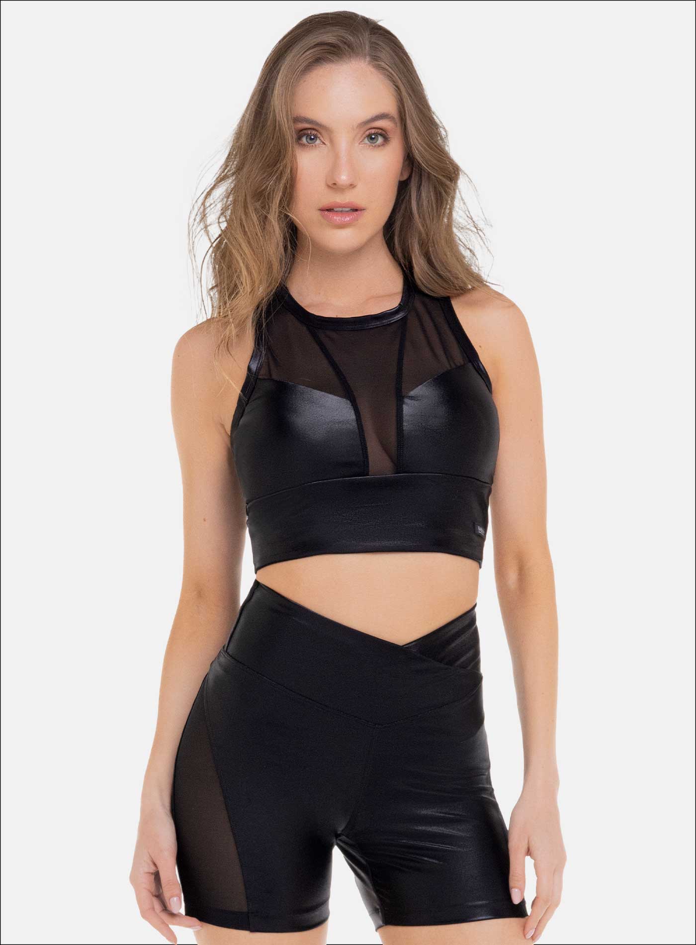 TOP DEPORTIVO CON INSERTOS EN MALLA TELA APARIENCIA CUERO