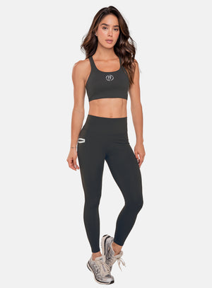 Top deportivo color gris para mujer, marca BABALÚ, referencia 111073, vista frontal. Compra al por mayor en babalu.com.co en COP.