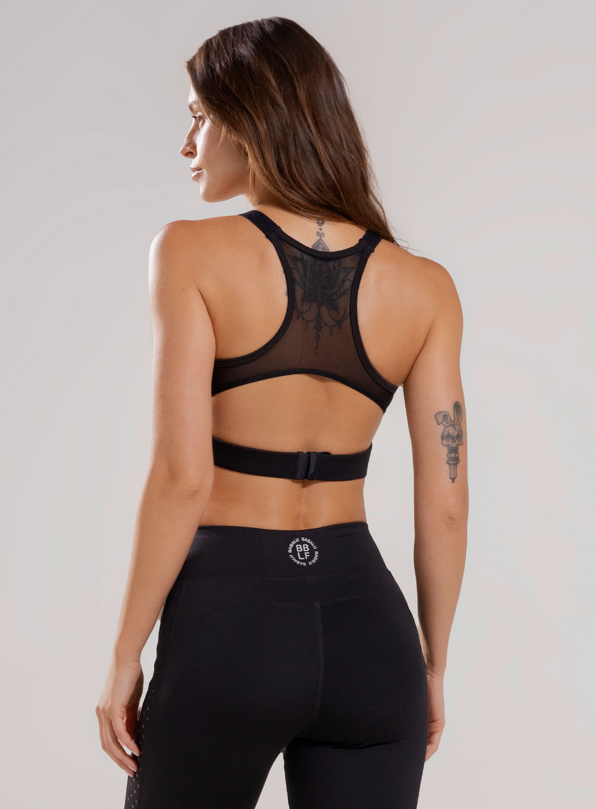 TOP DEPORTIVO TELA KIARA CON BROCHE EN ESPALDA
