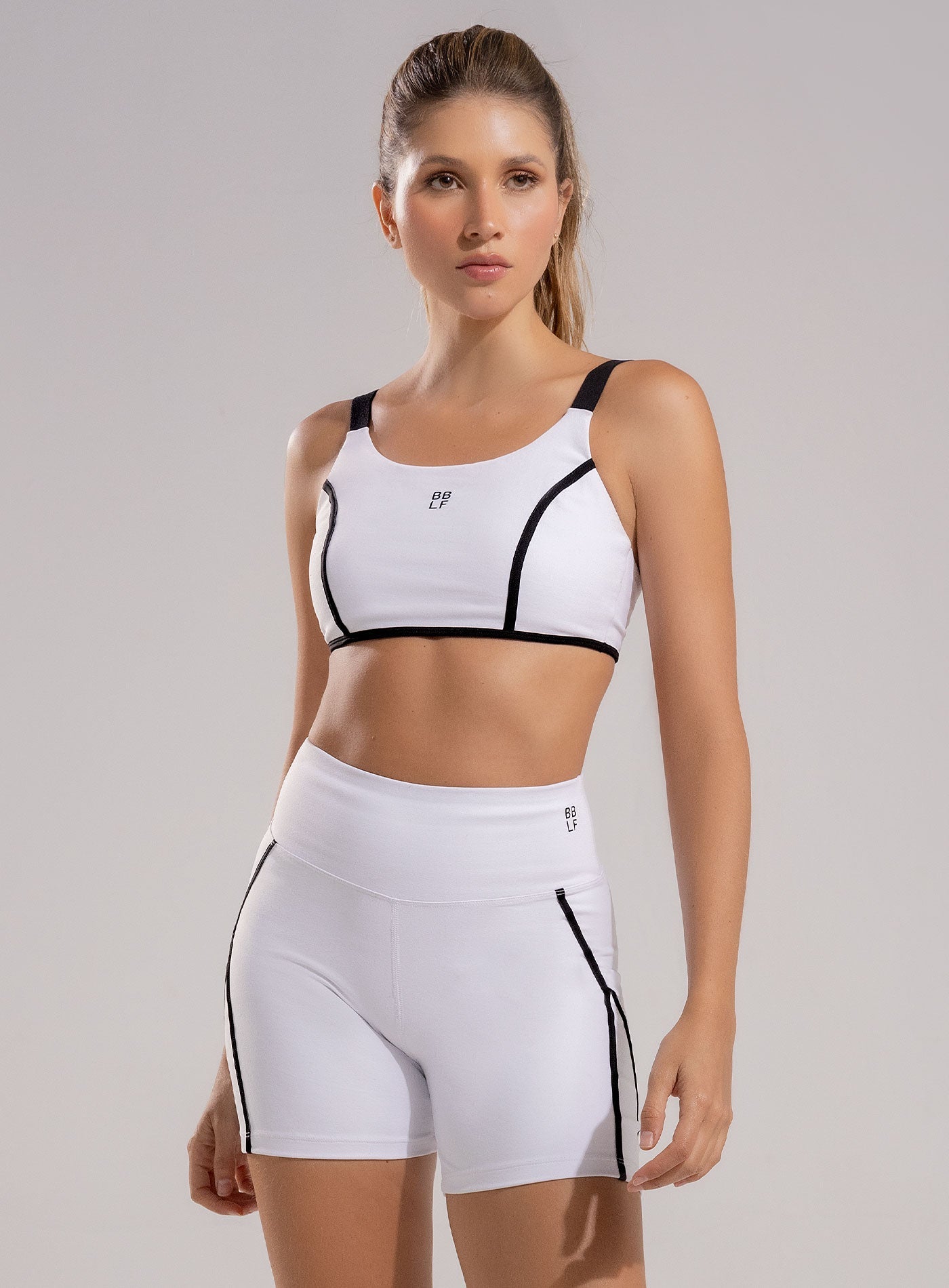 TOP DEPORTIVO TELA SUPPLEX SESGOS EN CONTRASTE