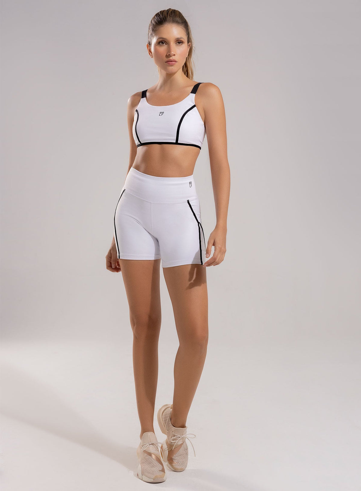 SHORT DEPORTIVO TELA SUPPLEX SESGOS EN CONTRASTE - PRECIO ESPECIAL