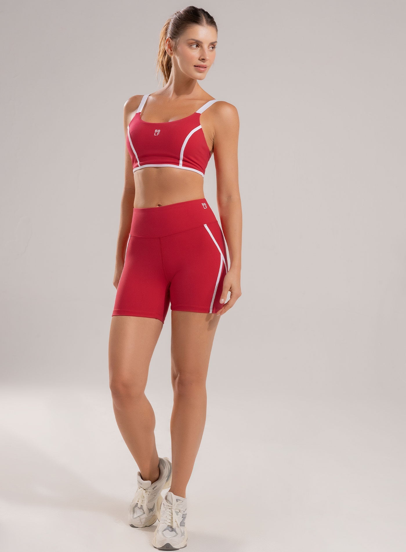 SHORT DEPORTIVO TELA SUPPLEX SESGOS EN CONTRASTE