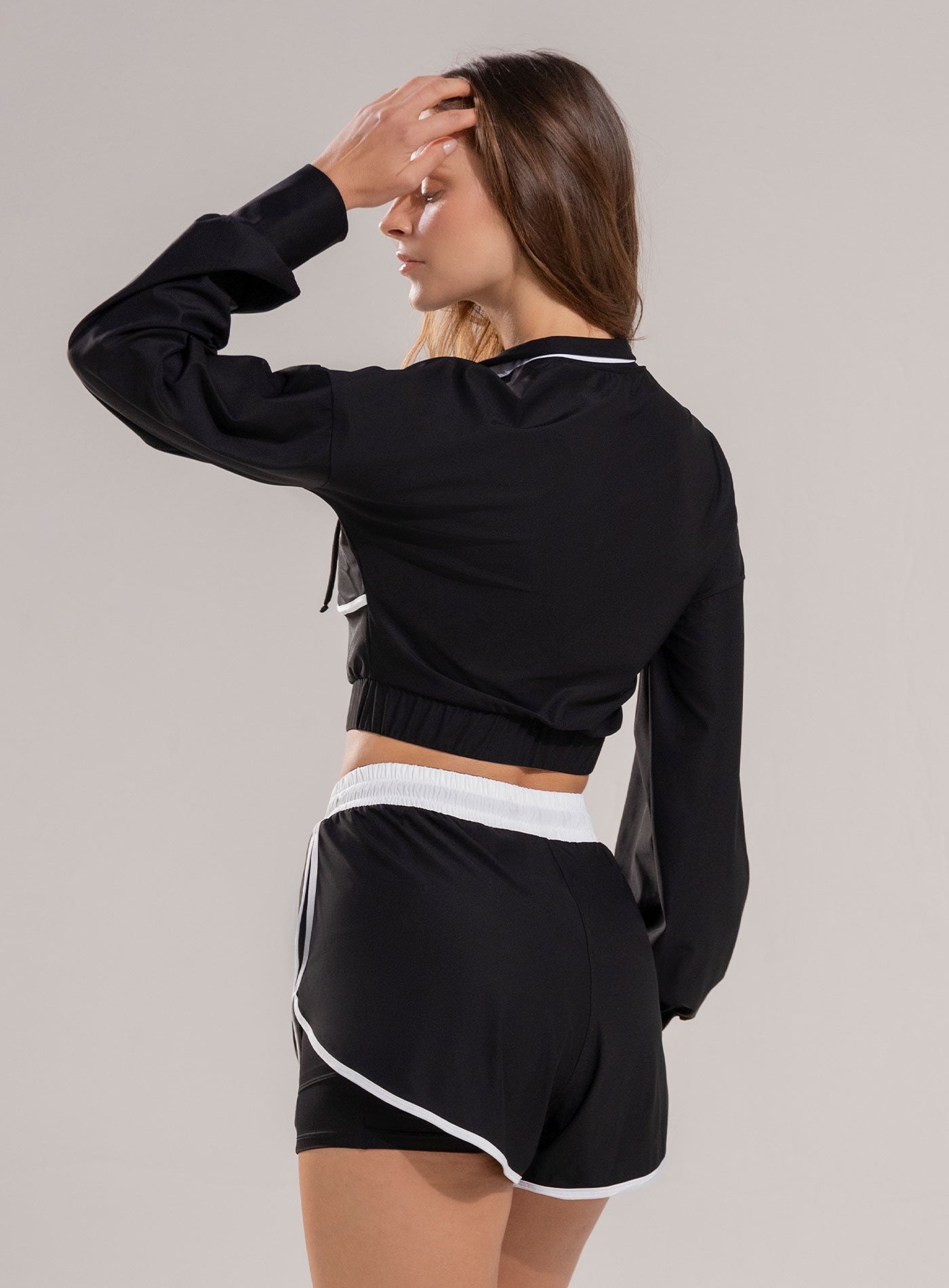 CHAQUETA DEPORTIVA CON CORDÓN GRADUABLE
