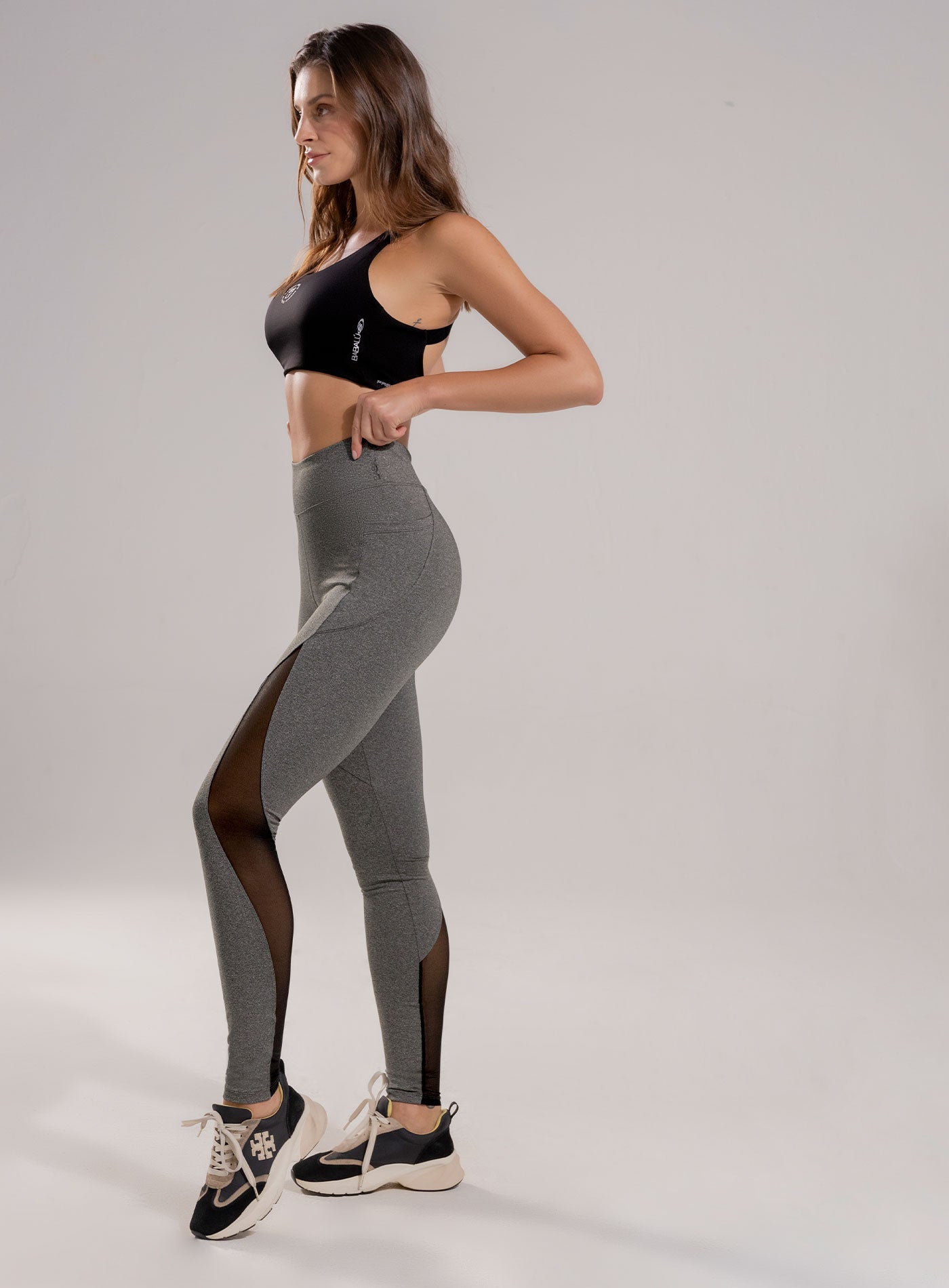 LEGGINS DEPORTIVO TELA SUPPLEX CON CORTES EN TELA SEMI TRANSPARENTE