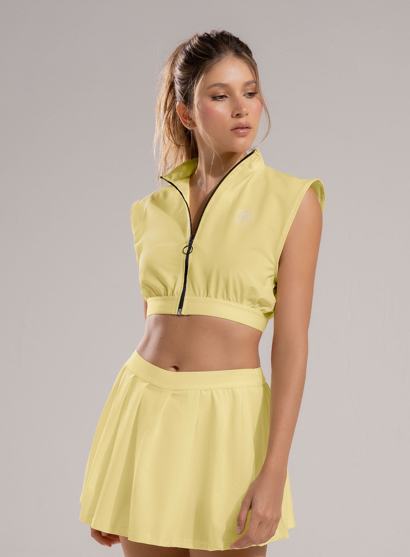 TOP DEPORTIVO SEMI IMPERMEABLE CON CIERRE