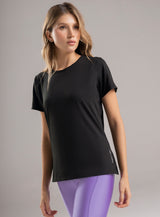 CAMISETA DEPORTIVA CON CORTES EN TELA SEMI TRANSPARENTE