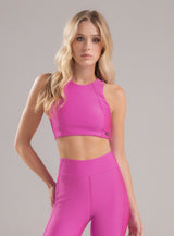 TOP DEPORTIVO TELA EFECTO BRILLANTE CON ELÁSTICO EXPUESTO