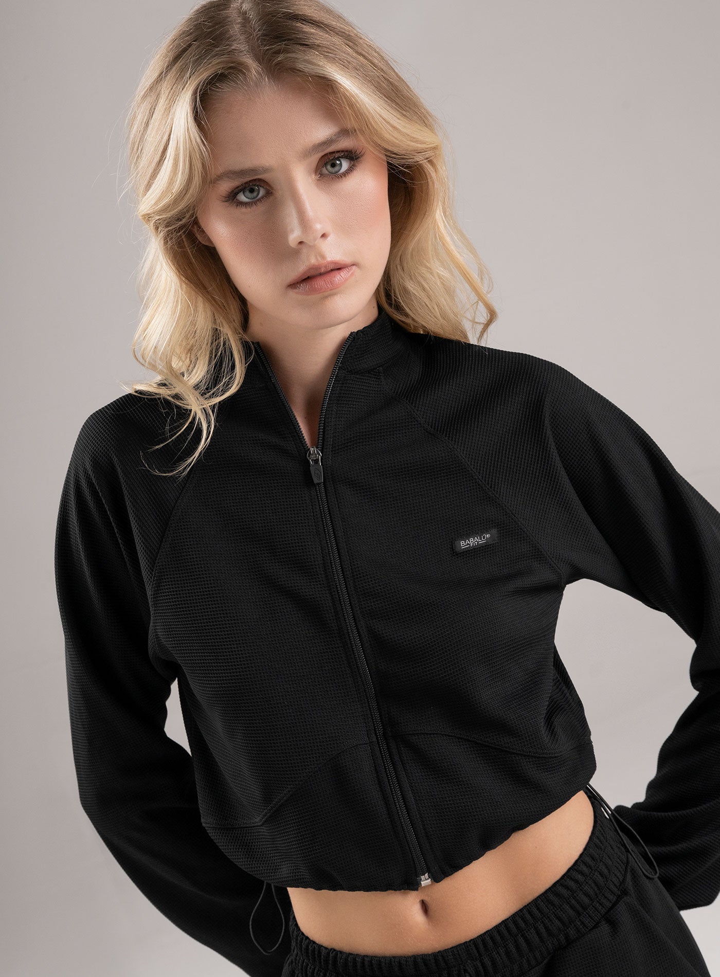 CHAQUETA ESTILO URBANO EN TELA TEXTURIZADA DISEÑO GALLETA