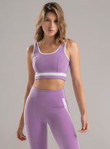 TOP DEPORTIVO EN TELA SUPPLEX CON SESGOS EN CONTRASTE