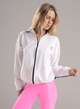 CHOMPA DEPORTIVA CON CORDÓN GRADUABLE