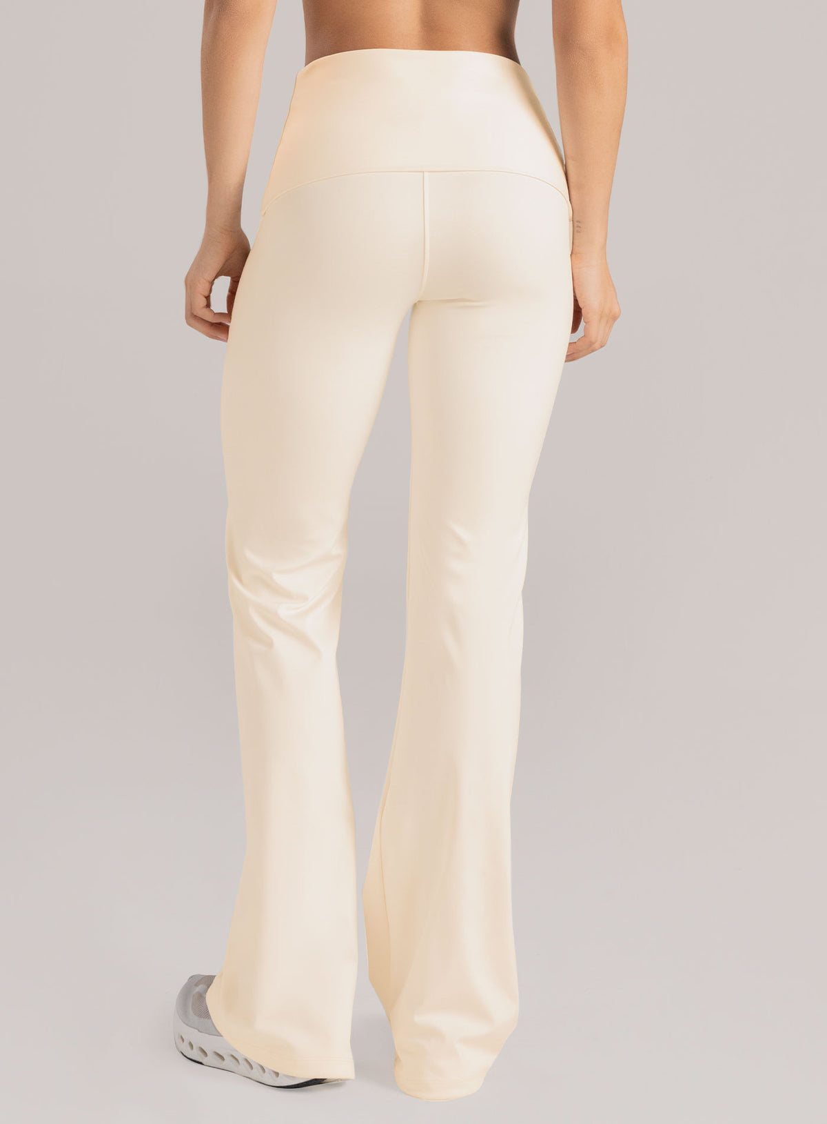 PANTALÓN DEPORTIVO OLIVIA EN TELA KIARA