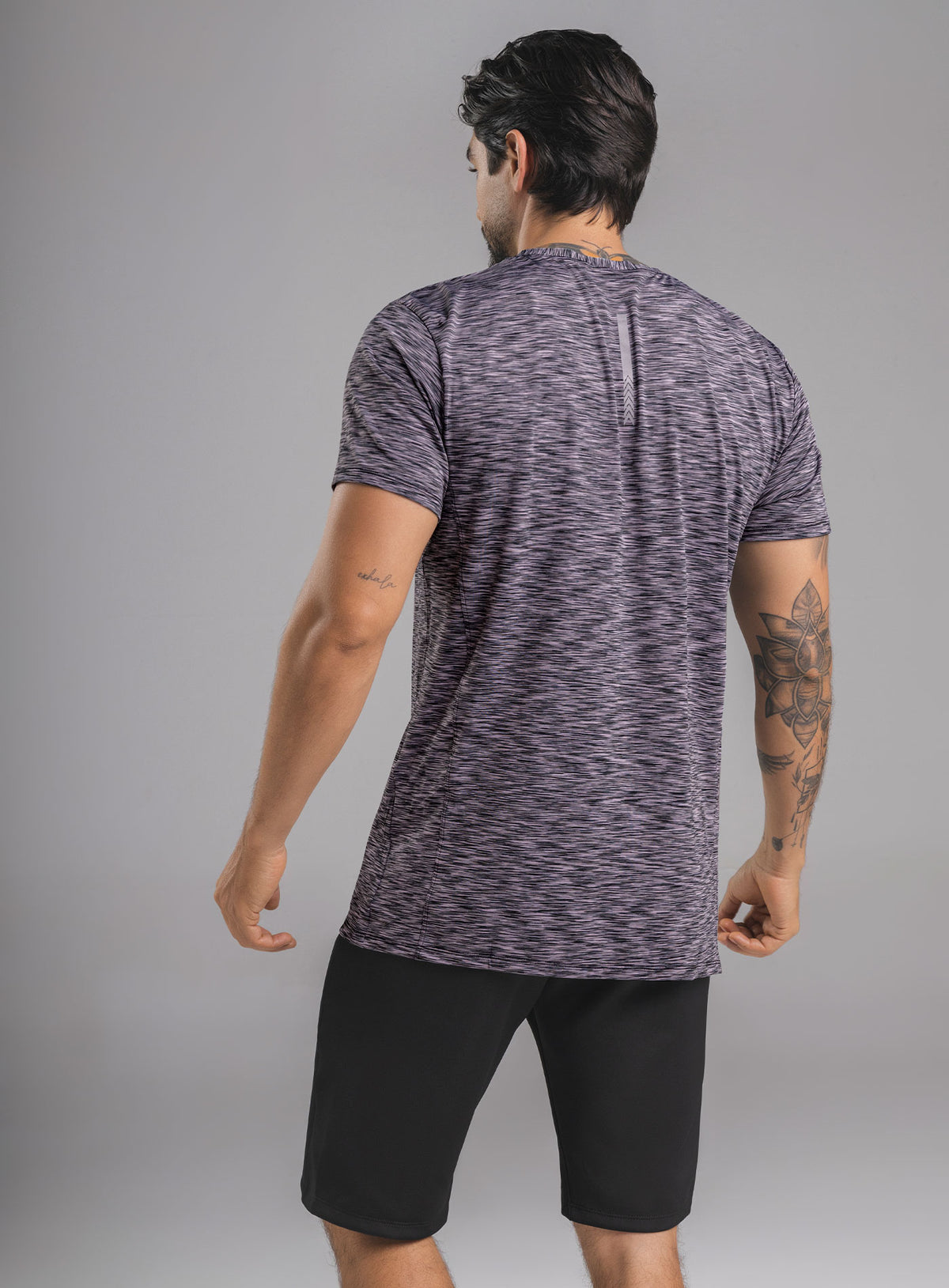 CAMISETA DEPORTIVA EN TELA CON DISEÑO