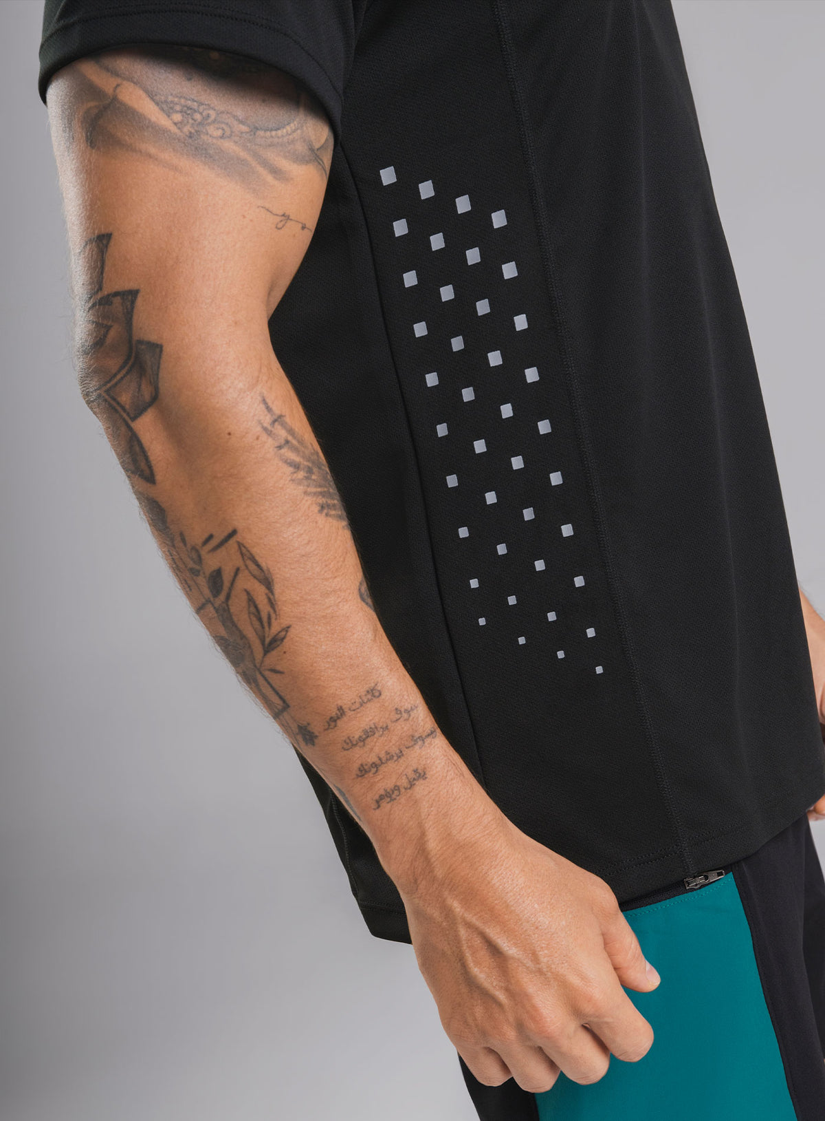 CAMISETA DEPORTIVA CON ESTAMPADO EN LATERALES