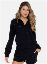 Buzo deportivo con diseño en pedreria