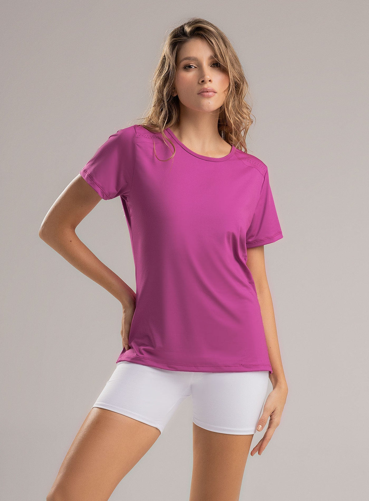 Camiseta deportiva color fucsia para mujer, marca BABALÚ, referencia 113793, vista frontal. Compra al por mayor en babalu.com.co en COP.
