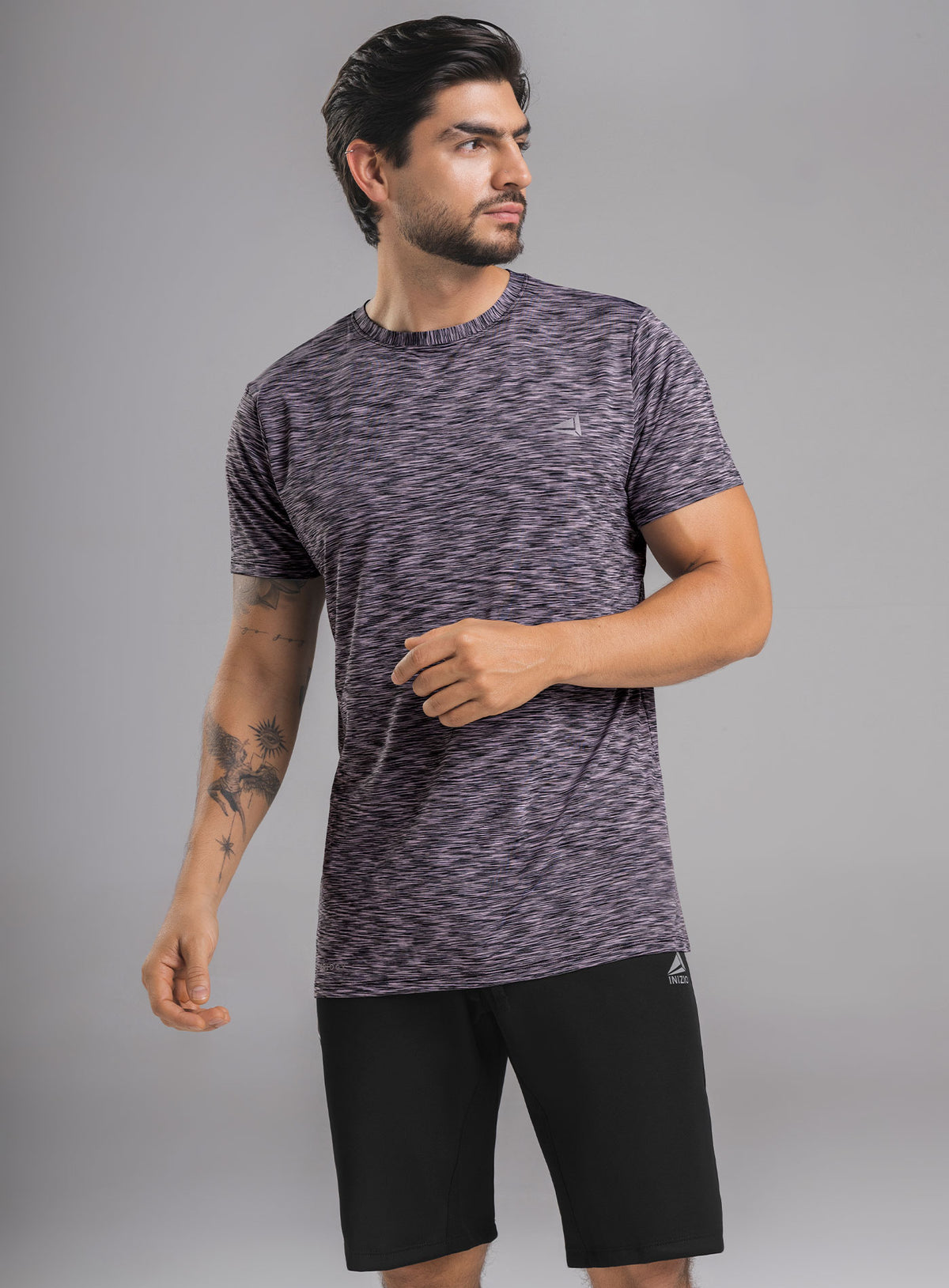 Camiseta deportiva color negro para hombre, marca INIZIO, referencia 86076, vista frontal. Compra al por mayor en babalu.com.co en COP.