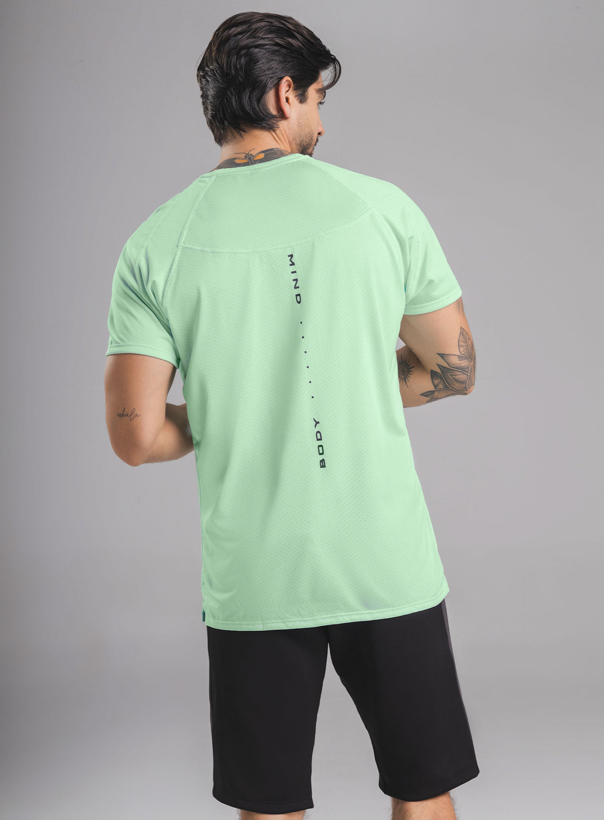 Camiseta deportiva color verde para hombre, marca INIZIO, referencia 86556, vista trasera. Compra al por mayor en babalu.com.co en COP.