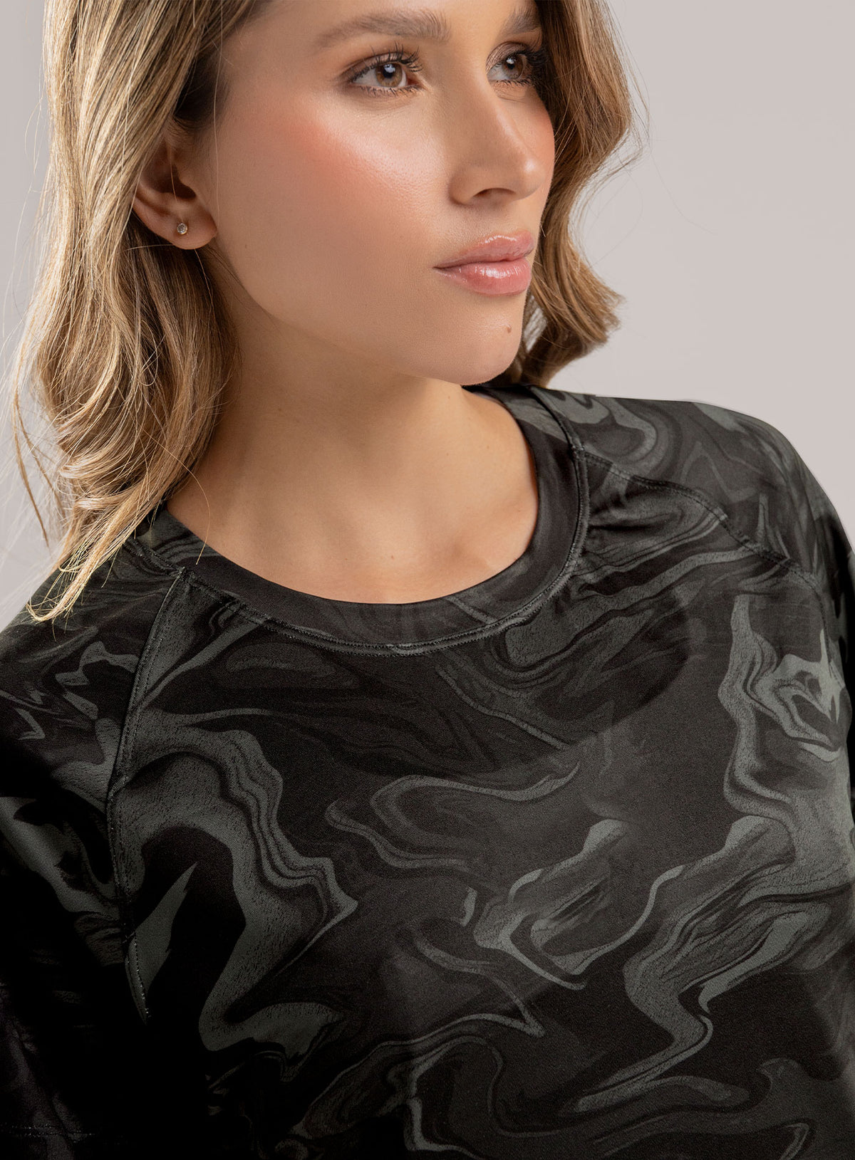Camiseta deportiva para mujer, marca BABALÚ, referencia 113883, vista detalle. Compra al por mayor en babalu.com.co en COP.