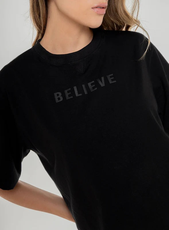 Camiseta deportiva con espalda en tull  y estampado