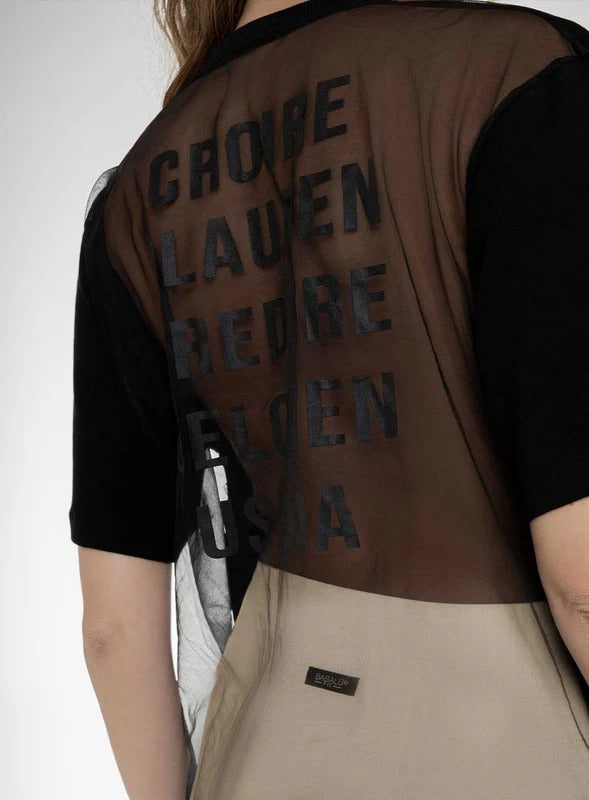 Camiseta deportiva con espalda en tull  y estampado