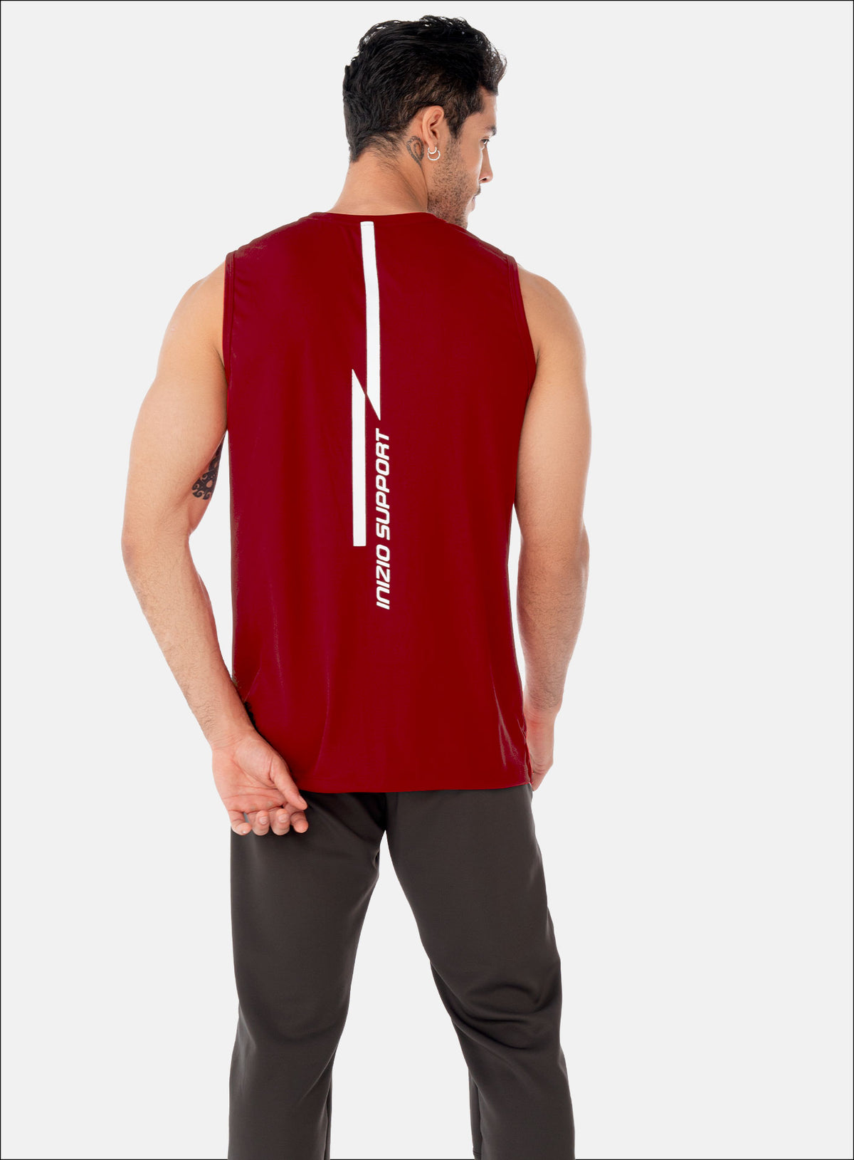 Camisilla deportiva color rojo para hombre, marca INIZIO, referencia 86476, vista trasera. Compra al por mayor en babalu.com.co en COP.
