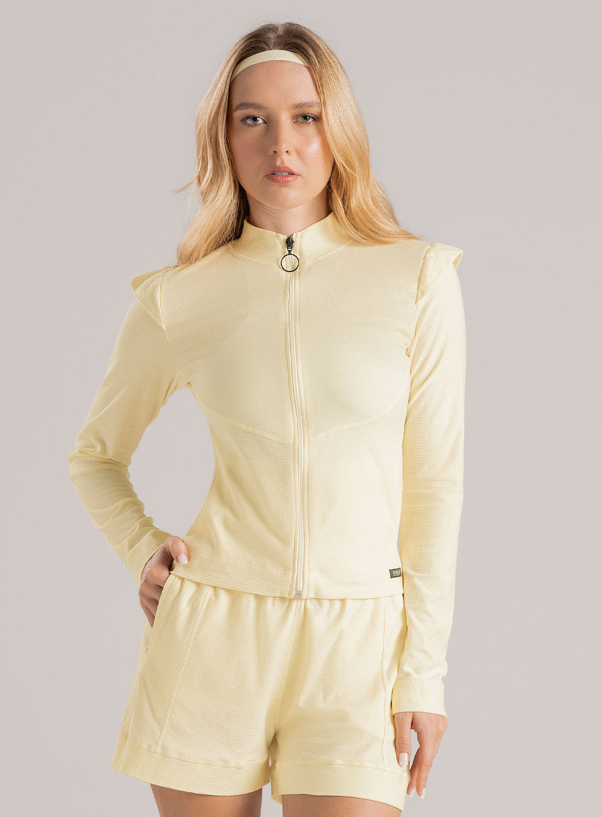 Chaqueta deportiva Glow color amarillo para mujer, marca BABALÚ, referencia 114443, vista frontal. Compra al por mayor en babalu.com.co en COP.