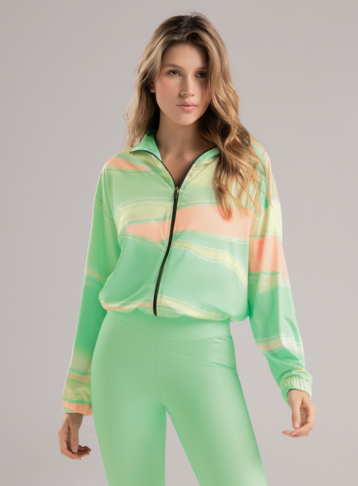 Chaqueta deportiva color verde para mujer, marca BABALÚ, referencia 112873, vista frontal. Compra al por mayor en babalu.com.co en COP.