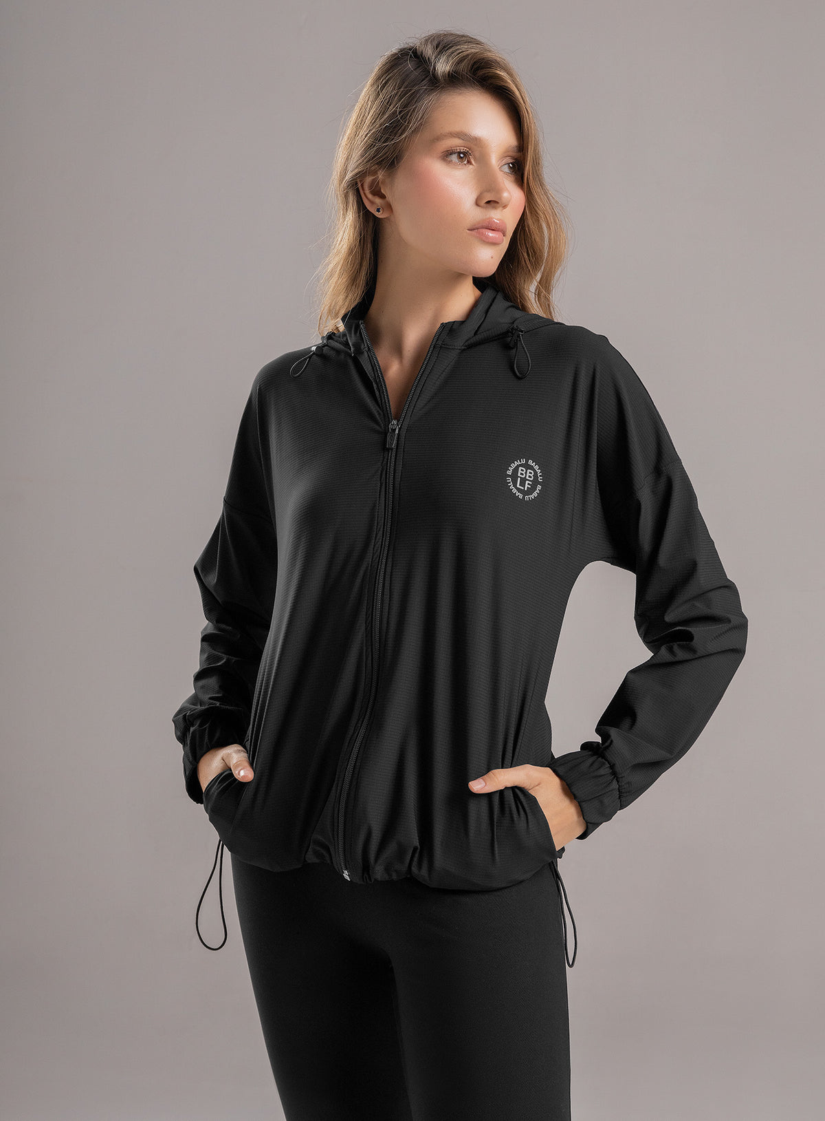 Chompa deportiva color negro para mujer, marca BABALÚ, referencia 113513, vista frontal. Compra al por mayor en babalu.com.co en COP.