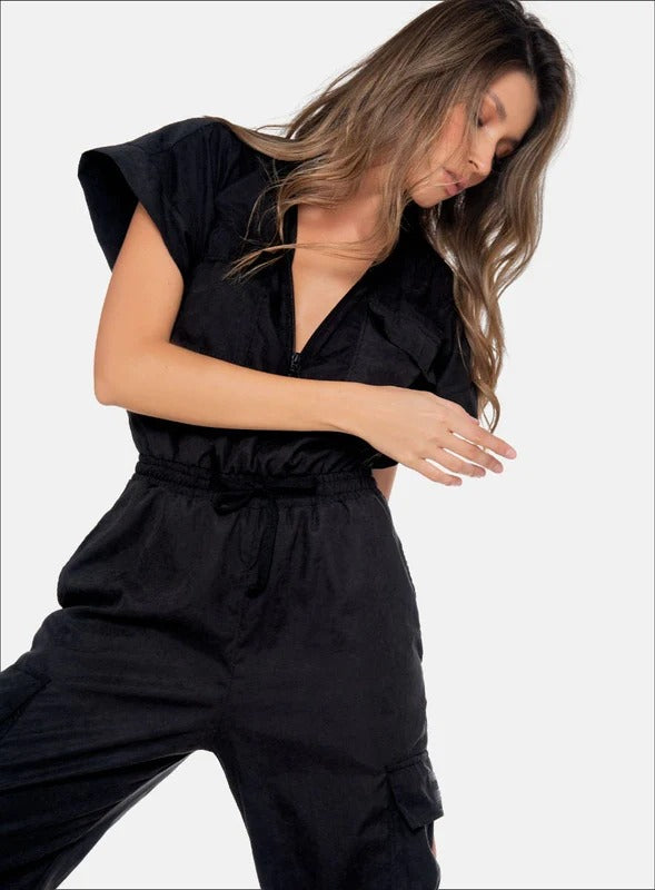 Enterizo casual color negro para mujer, marca BABALÚ, referencia 111173, vista frontal. Compra al por mayor en babalu.com.co en COP.
