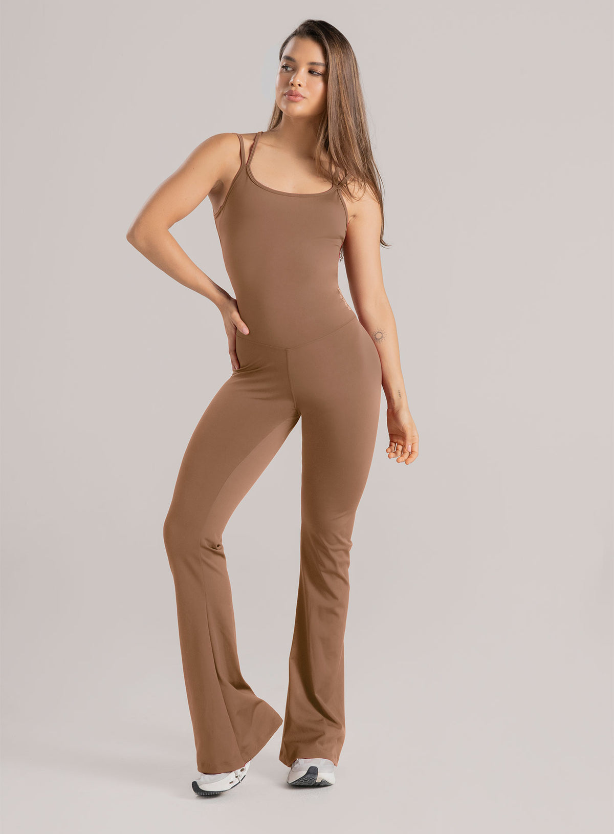 Enterizo deportivo Niky en tela Kiara color arequipe para mujer, marca BABALÚ, referencia 114833, vista frontal. Compra al por mayor en babalu.com.co en COP.