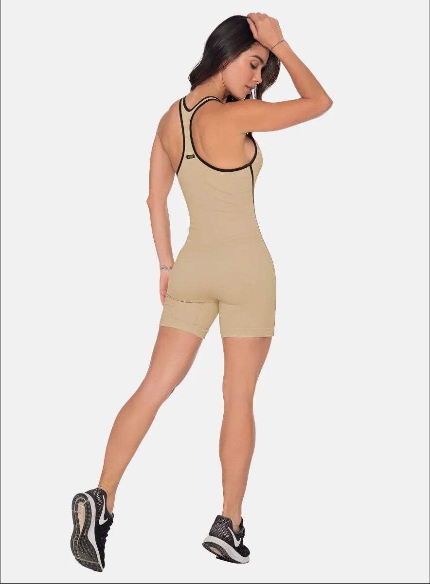 Enterizo deportivo color beige para mujer, marca BABALÚ, referencia 111903, vista trasera. Compra al por mayor en babalu.com.co en COP.