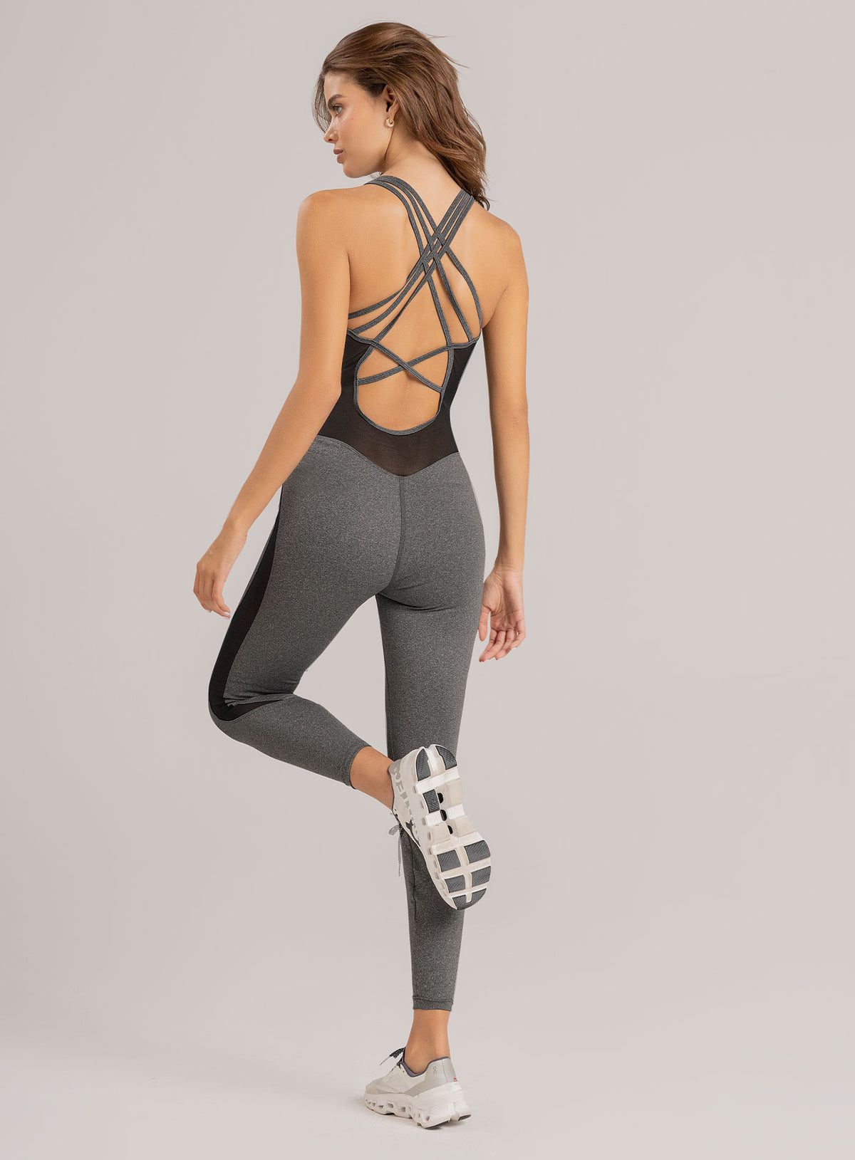 Enterizo deportivo color gris para mujer, marca BABALÚ, referencia 115033, vista trasera. Compra al por mayor en babalu.com.co en COP.