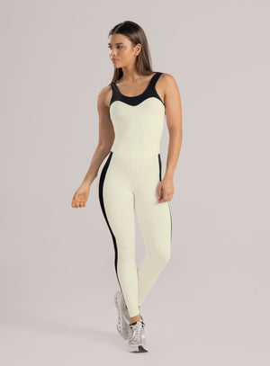 Enterizo deportivo color marfil para mujer, marca BABALÚ, referencia 114743, vista frontal. Compra al por mayor en babalu.com.co en COP.