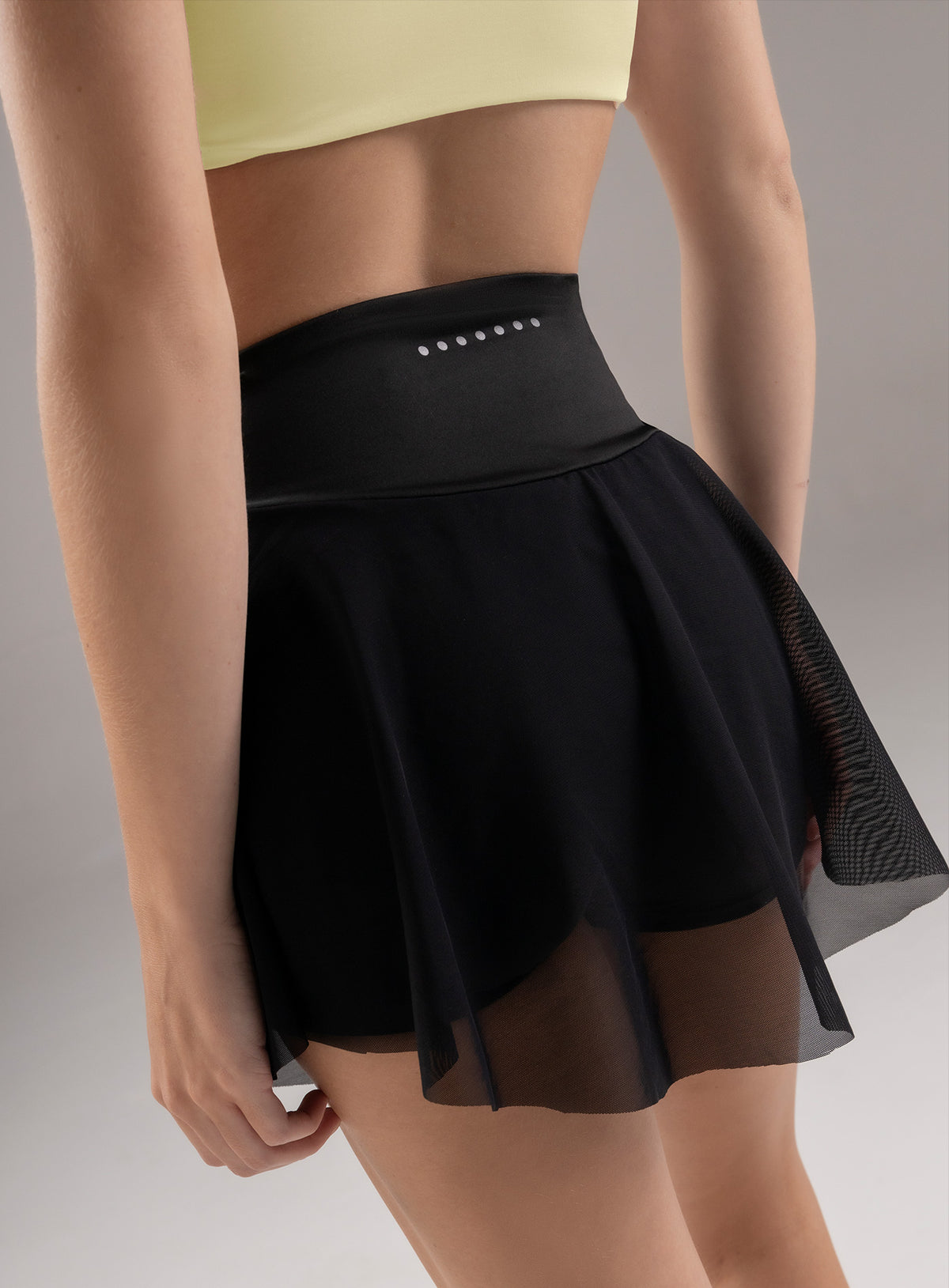Falda deportiva color negro para mujer, marca BABALÚ, referencia 113543, vista trasera. Compra al por mayor en babalu.com.co en COP.