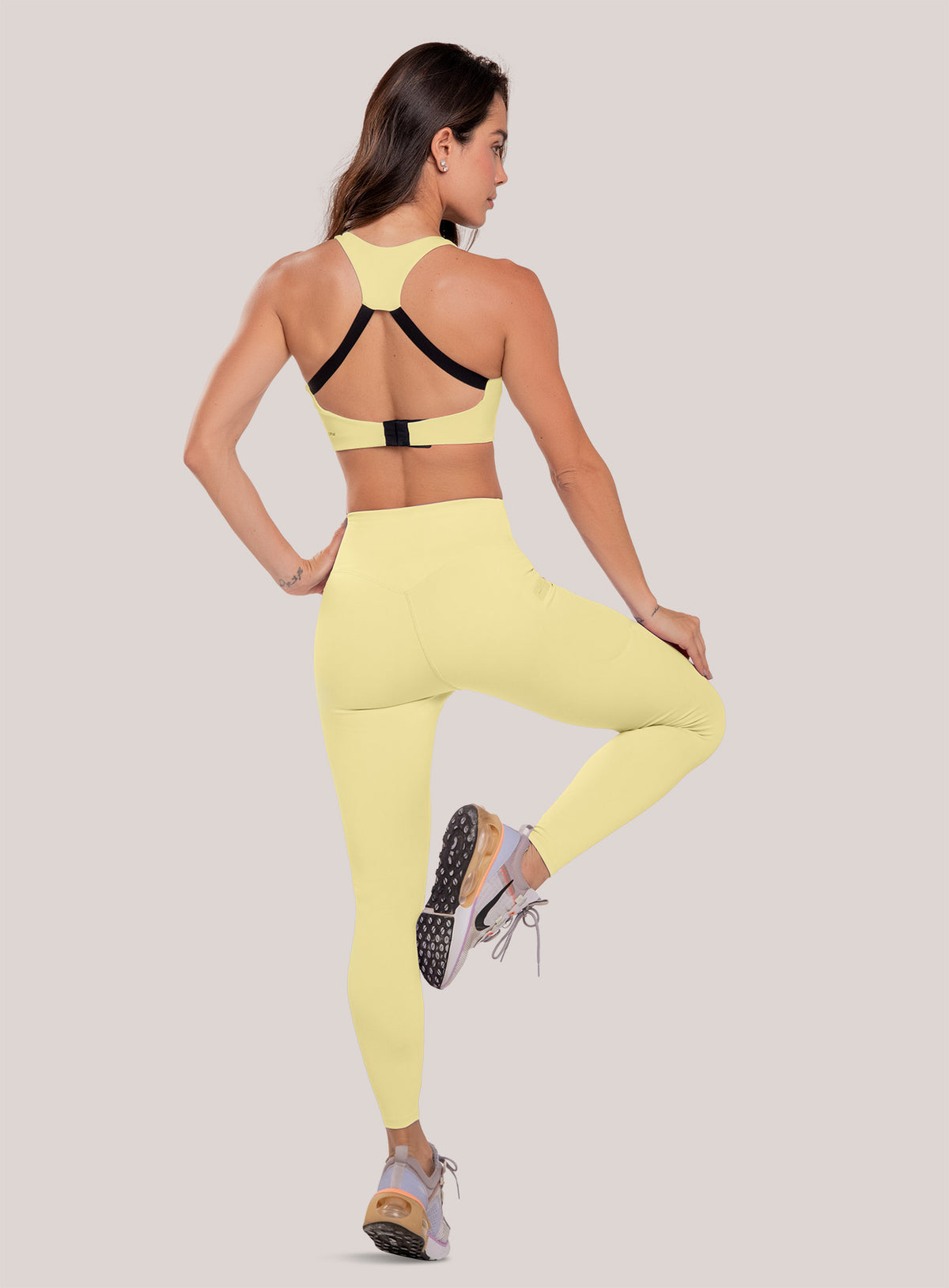 Leggins deportivo color amarillo para mujer, marca BABALÚ, referencia 107033, vista trasera. Compra al por mayor en babalu.com.co en COP.