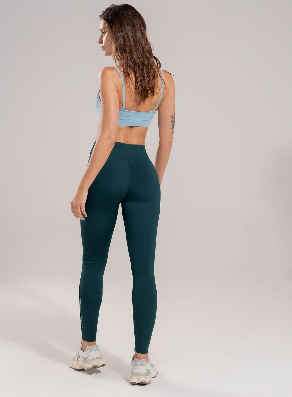Leggins deportivo color azul para mujer, marca BABALÚ, referencia 112223, vista trasera. Compra al por mayor en babalu.com.co en COP.