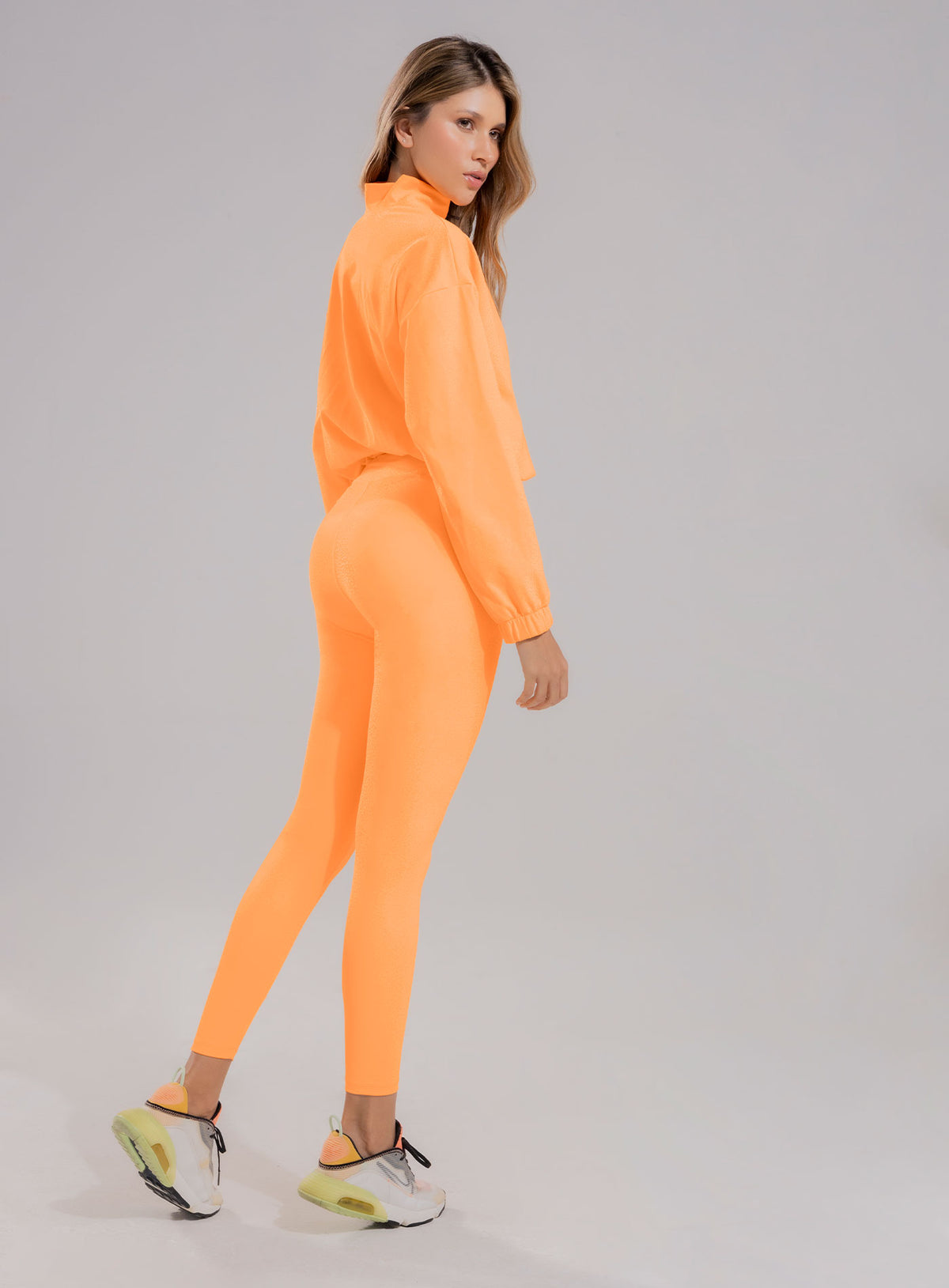 Leggins deportivo brillante color coral, marca BABALÚ, referencia 112313, vista detalle. Compra al por mayor en babalu.com.co en COP.