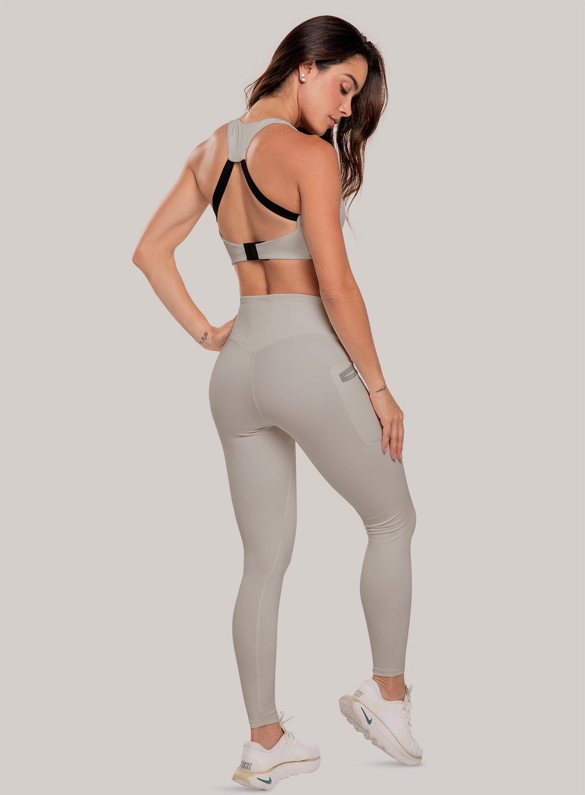Leggins deportivo color gris para mujer, marca BABALÚ, referencia 107033, vista trasera. Compra al por mayor en babalu.com.co en COP.