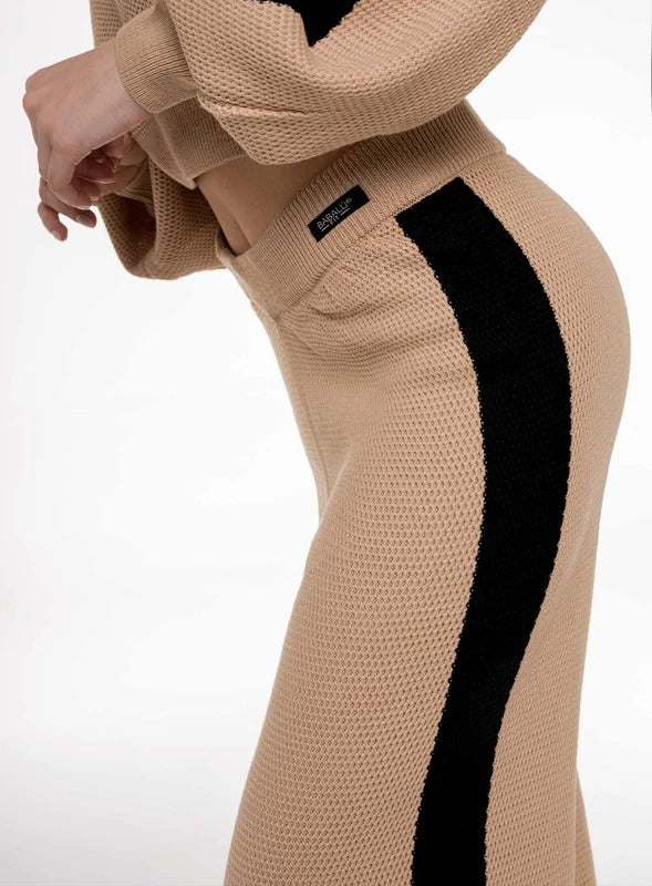 Pantalon casual color negro para mujer, marca BABALÚ, referencia 112743, vista lateral. Compra al por mayor en babalu.com.co en COP.