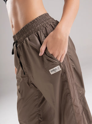 Pantalon deportivo color gris pardo para mujer, marca BABALÚ, referencia 109393, vista detalle. Compra al por mayor en babalu.com.co en COP.