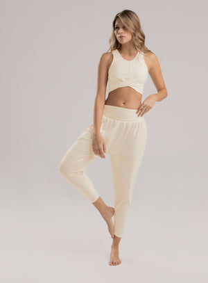 Pantalón deportivo Bombacho color marfil para mujer, marca BABALÚ, referencia 113973, vista frontal. Compra al por mayor en babalu.com.co en COP.