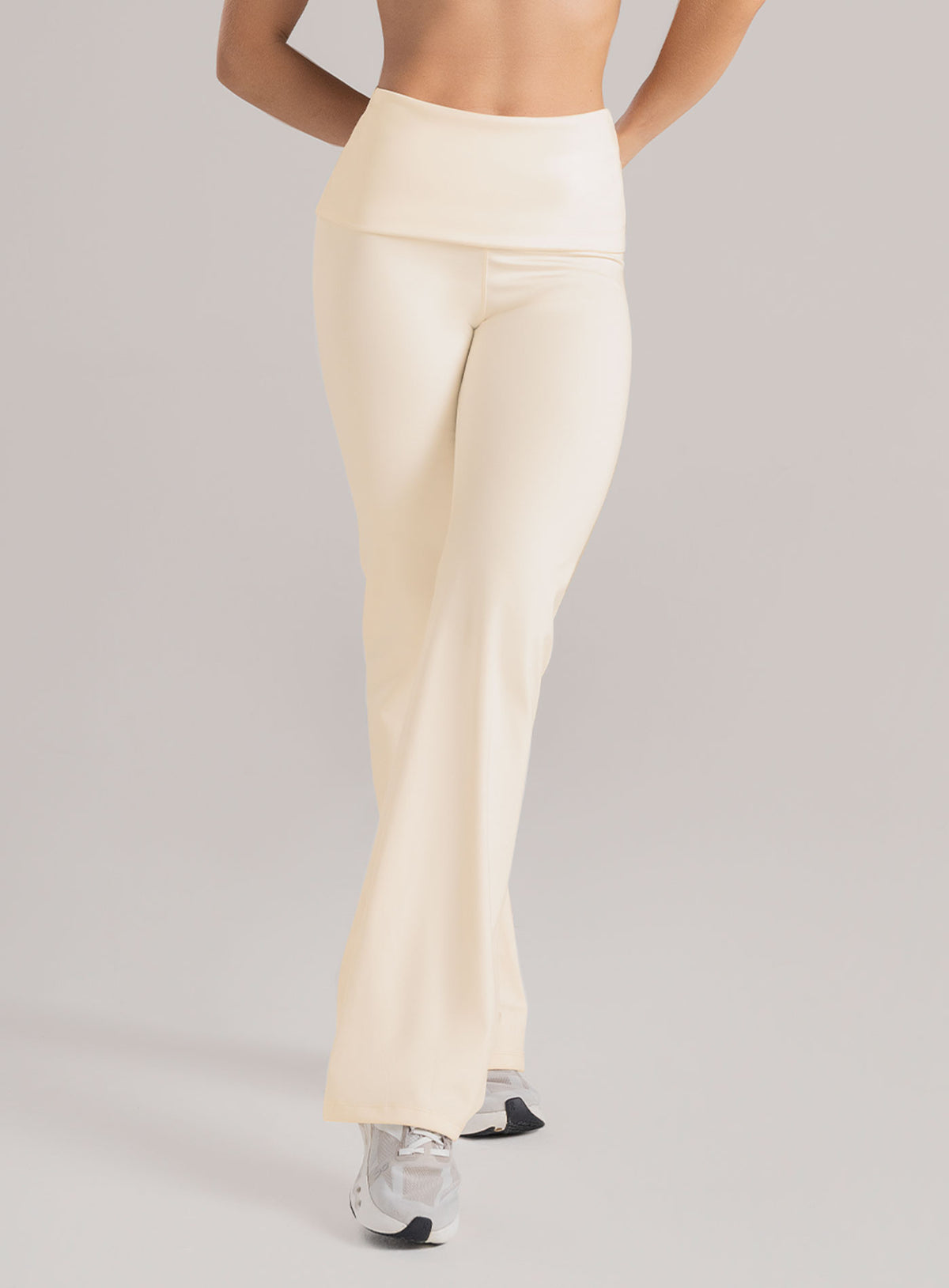 Pantalon deportivo color marfil para mujer, marca BABALÚ, referencia 114043, vista frontal. Compra al por mayor en babalu.com.co en COP.